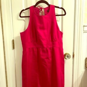 Elegant and vibrant pink dress with pockets